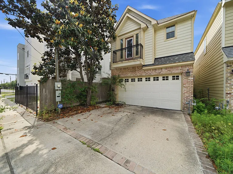 1007 Kern St — Photo 3