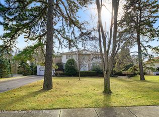 38 Woodhollow Dr, Manalapan, NJ 07726