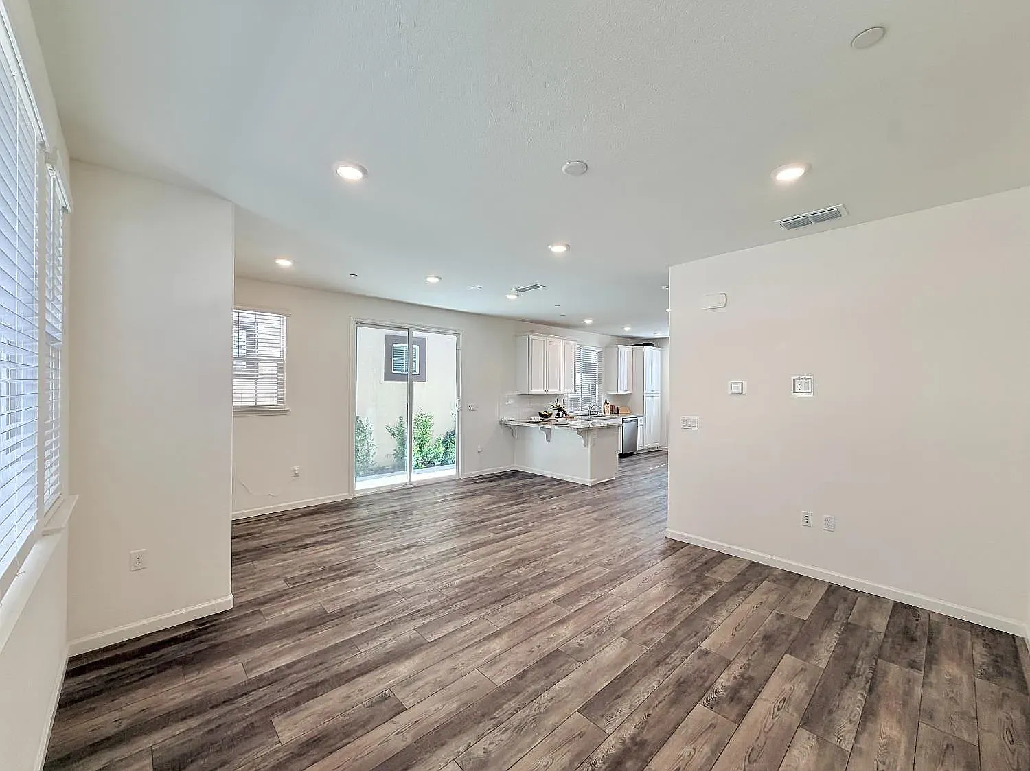 3 bed, 1438 sqft, $2,800 — Photo 3