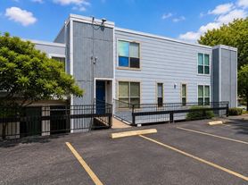 781 Country Place Dr