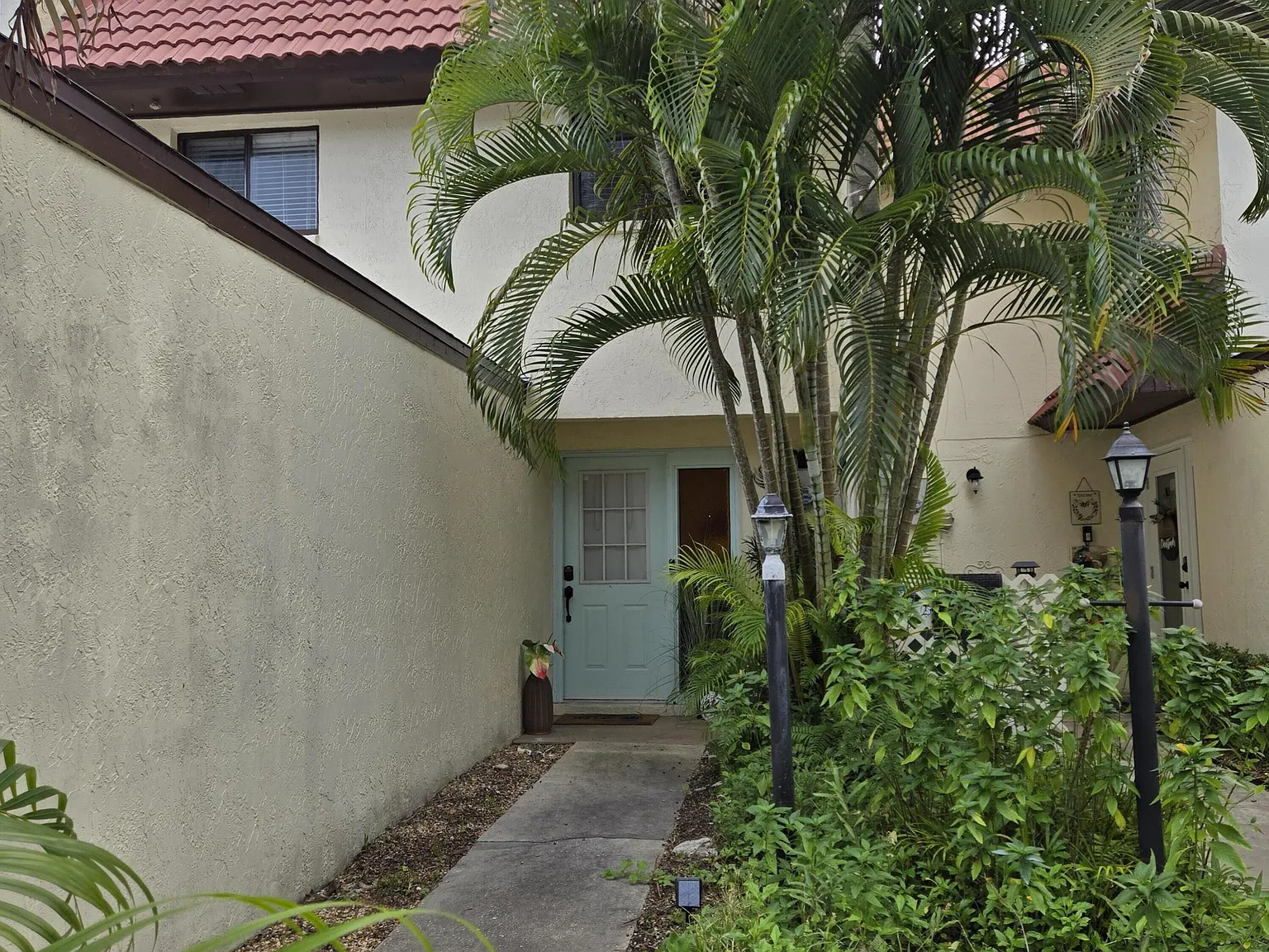 3 bed, 2.5 bath, 1416 sqft, $4,000 — Photo 2