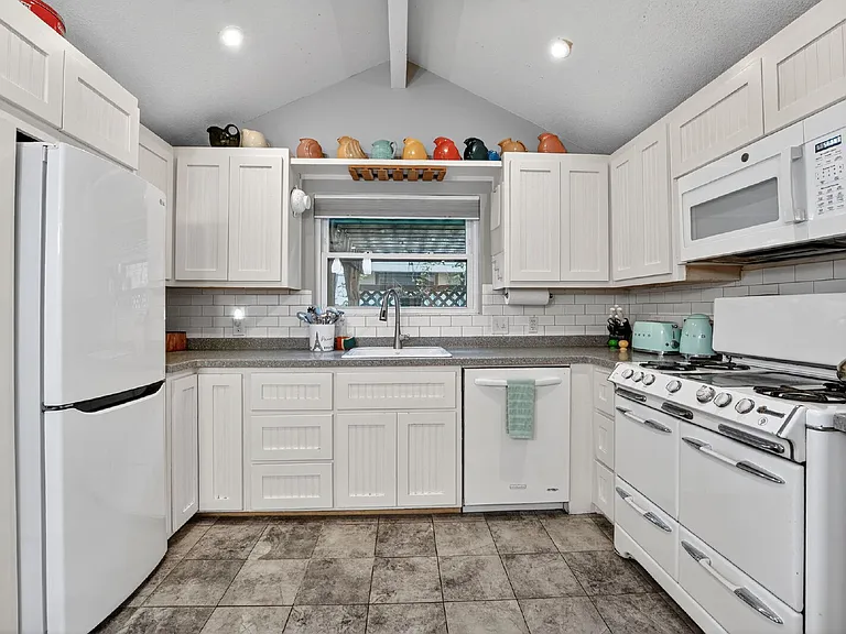 4525 Avenue B — Photo 14