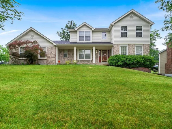 329 Clayton Trails Dr, Ballwin, MO 63011