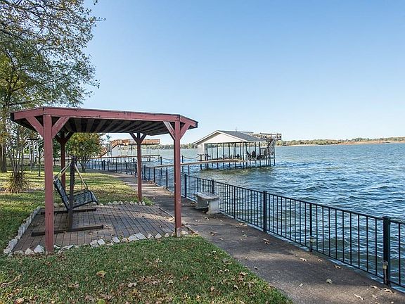 4th image of 108 Lakeside Ct