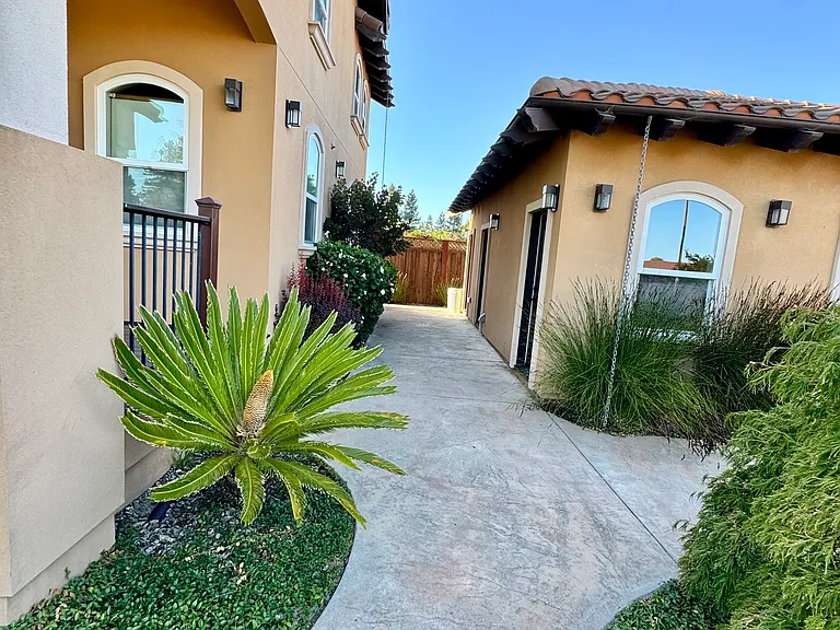3294 Stony Point Rd — Photo 37