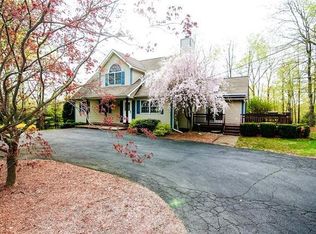 13 School House Ln, Wallkill, NY 12589