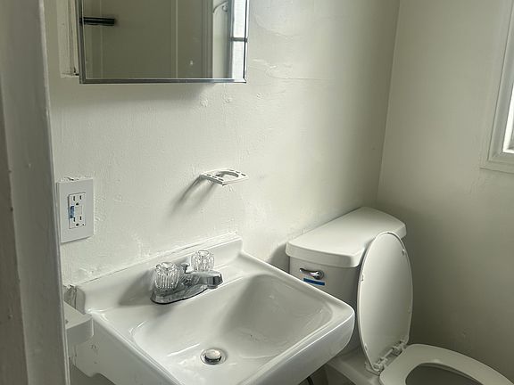 3rd image of 114 N New Ave APT C