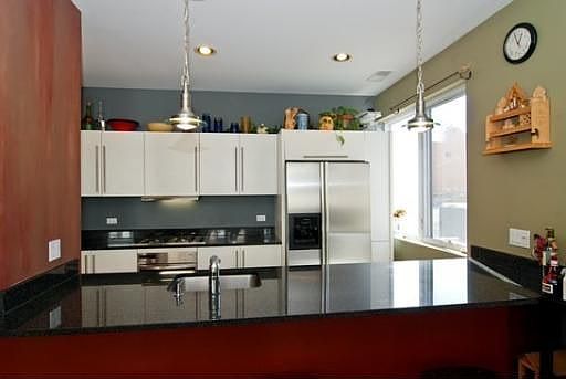 3rd image of 836 N Paulina St APT 203