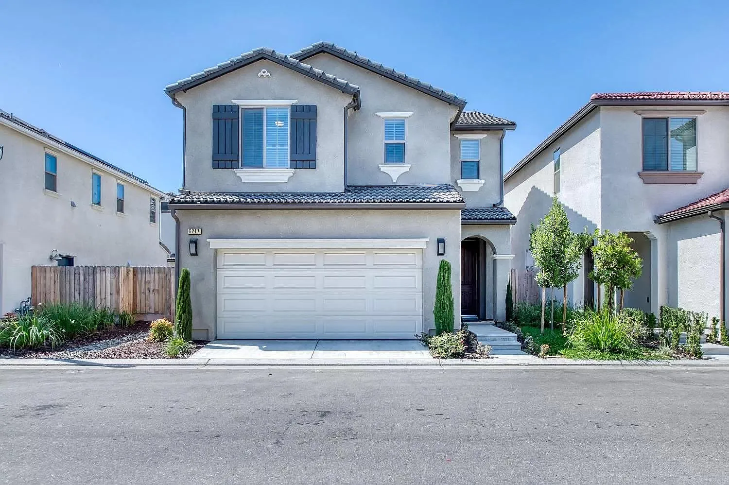 3 bed, 2.5 bath, 1641 sqft, $2,450 — Photo 1