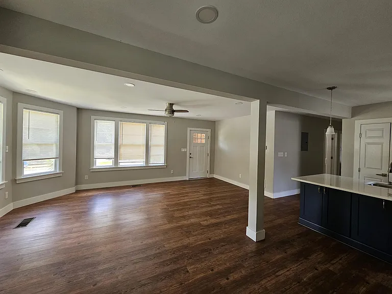 4 W Desoto St — Photo 9