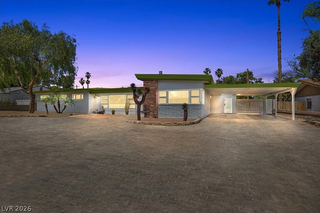 4016 Vegas Dr
