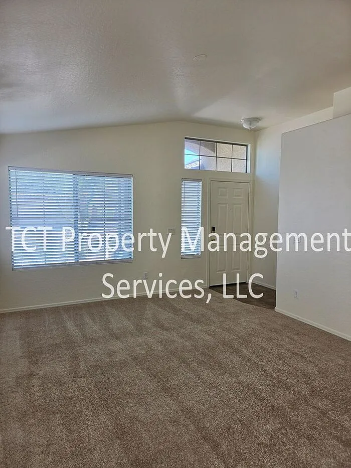 3 bed, 2.0 bath, 1423 sqft, $1,750 — Photo 3