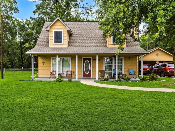 226 Crest Ln, Onalaska, TX 77360