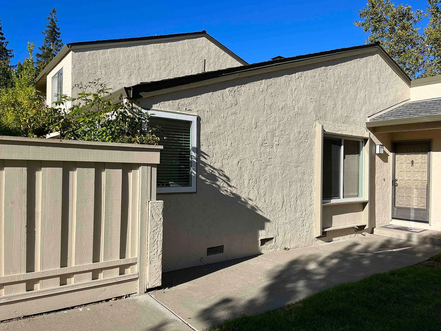 1044 Regency Knoll Dr photo 1