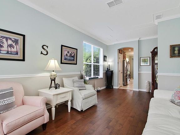 5th image of 201 Asterbrooke Dr