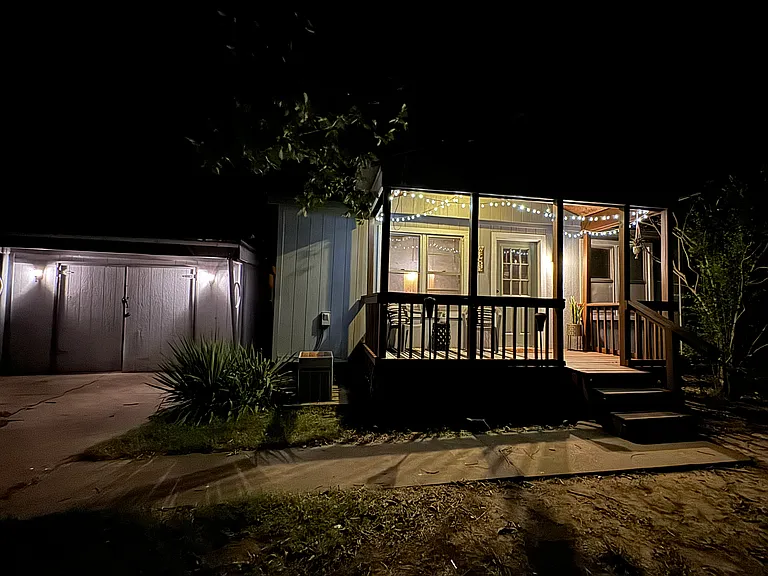1240 E Walnut St — Photo 52