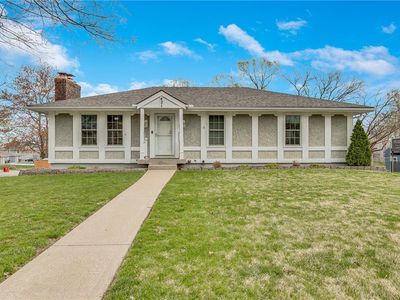 421 NW Meadowview Dr, Blue Springs, MO, 64014