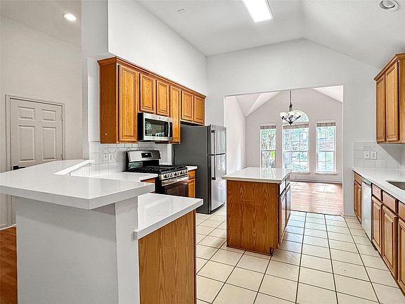 2nd image of 126 N Willow Point Cir