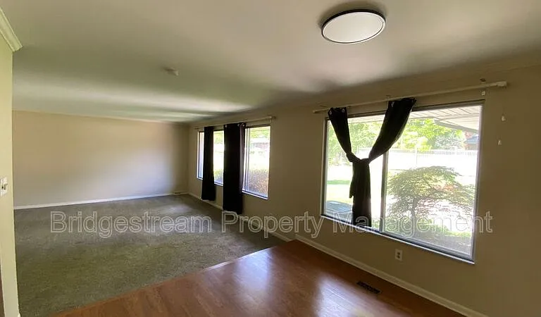 2135 E Rahn Rd — Photo 25