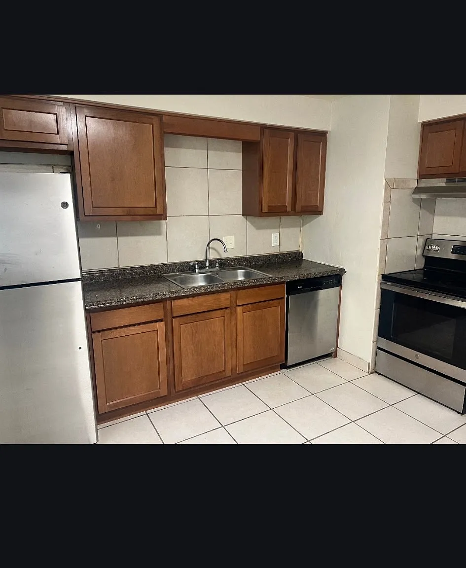 2 bed, $875 — Photo 2