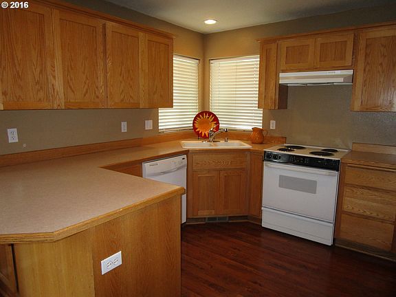 4th image of 5900 NE 106th Way