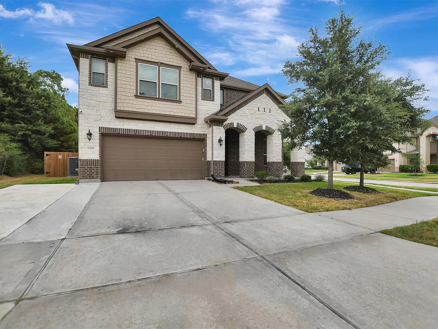 4 bed, 3.5 bath, 3028 sqft, $3,900 — Photo 2
