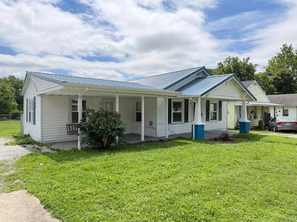 308 S Lillian Ave, Bolivar, MO 65613