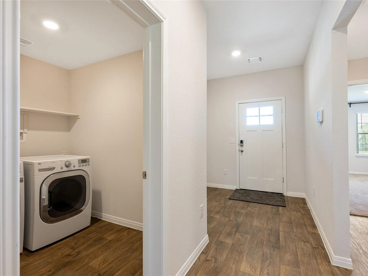 3 bed, 2.0 bath, 1579 sqft, $1,850 — Photo 4