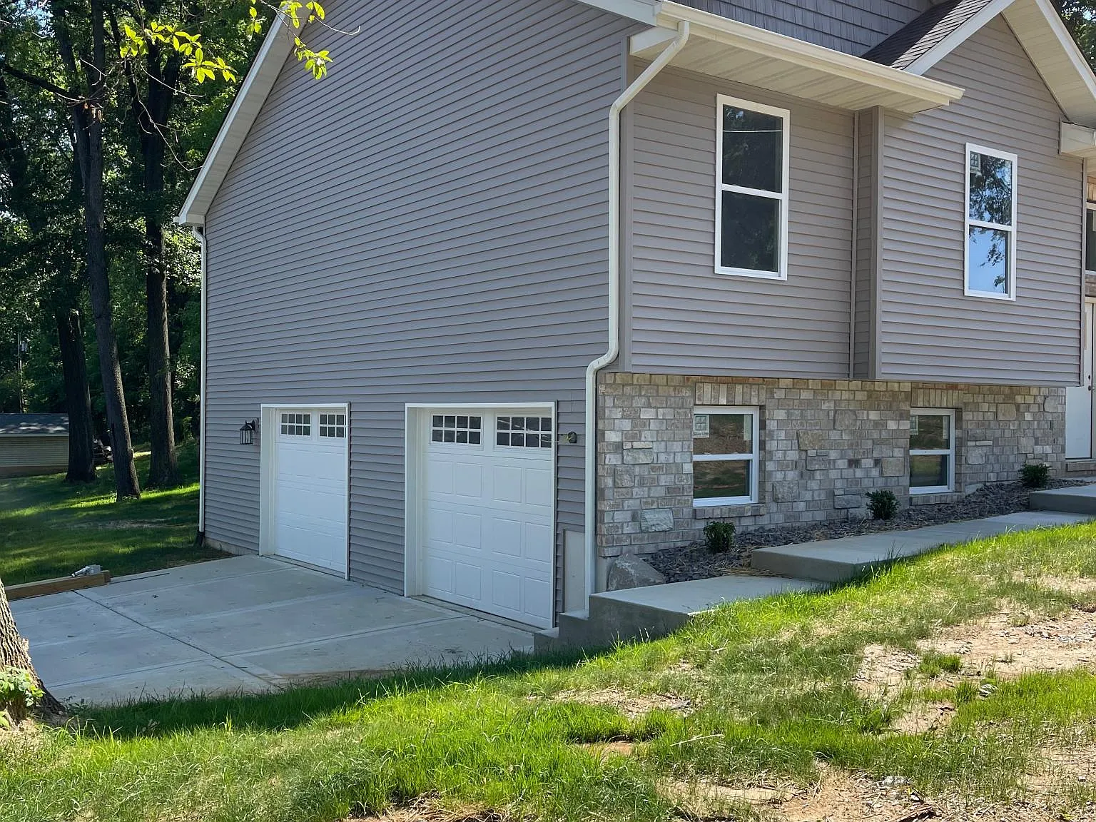 4 bed, 2200 sqft, $2,850 — Photo 2