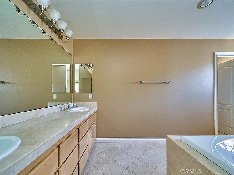 2108 Santa Fe Ave — Photo 15
