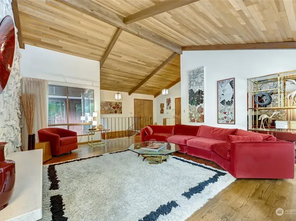 27011 51st Place S, Kent, WA 98032