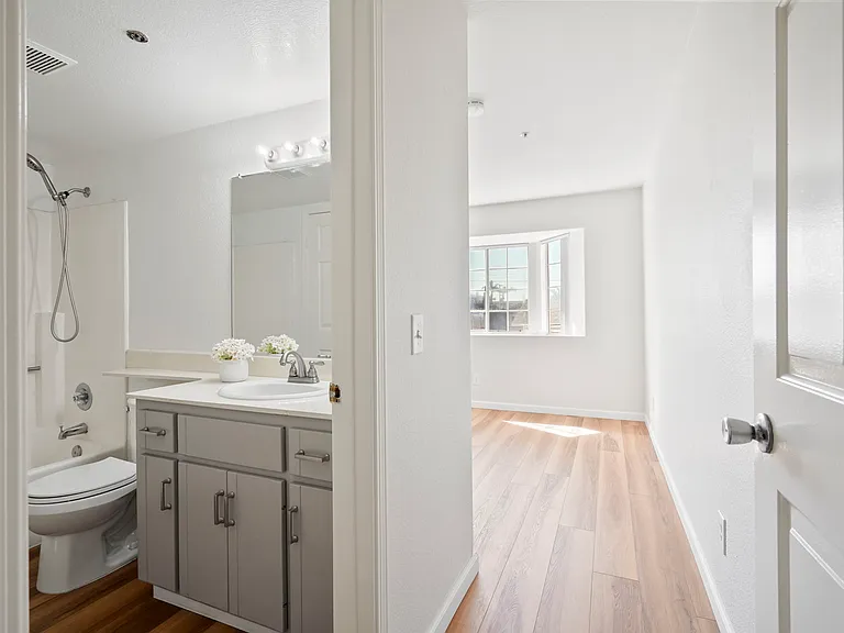 221 Donax Ave #11 — Photo 17