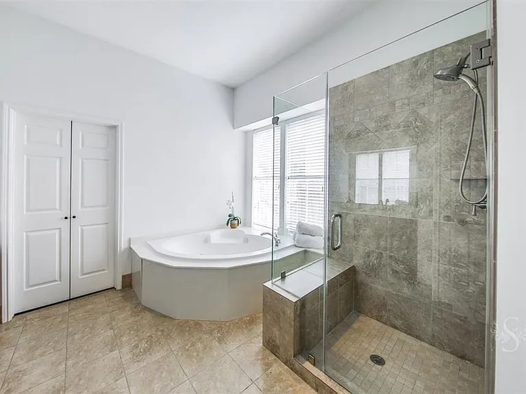2211 Merrill Hills Cir — Photo 15