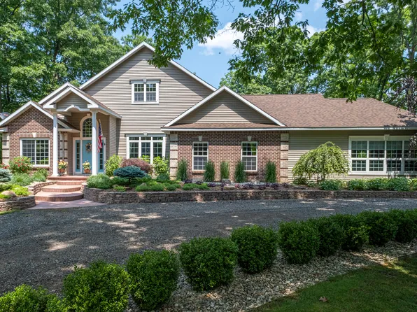 20732 Rice Ln, Howard City, MI 49329