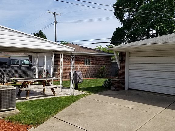 4th image of 15409 Meyer Ave