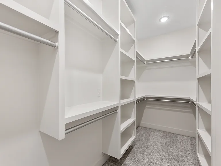 726 E Elmwood St — Photo 3