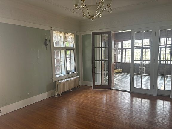 4th image of 109 W Macon St