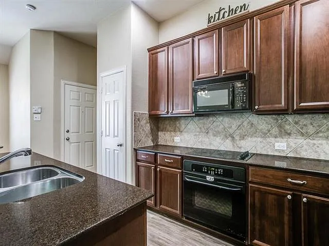 10272 Bancroft Ln — Photo 7