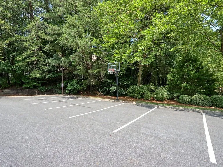 Highborne Dr NE — Photo 92
