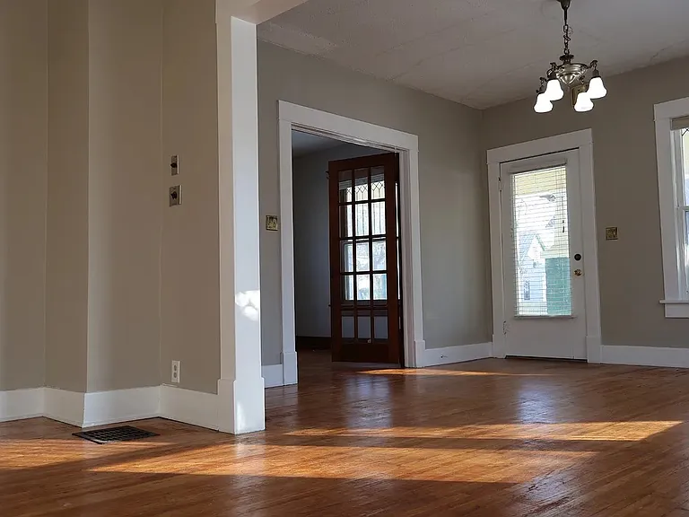 515 S Vine St — Photo 6