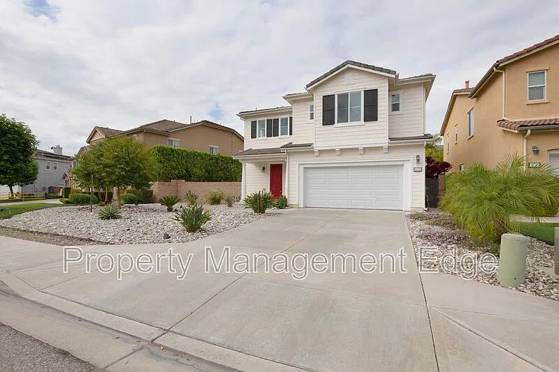 3 bed, 3.0 bath, 1970 sqft, $3,800 — Photo 2