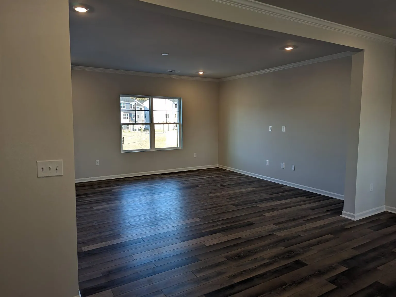 4 bed, 2410 sqft, $2,449 — Photo 4