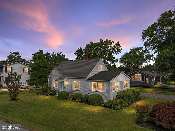 2nd image of 812 Bay View Dr