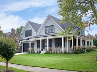 953 Golfview Rd, Glenview, IL 60025