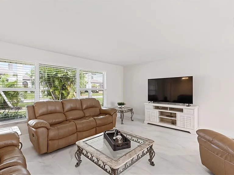 134 SW 57th Ter — Photo 5