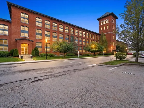 1 Tupperware Dr Unit 237, North Smithfield, RI 02896