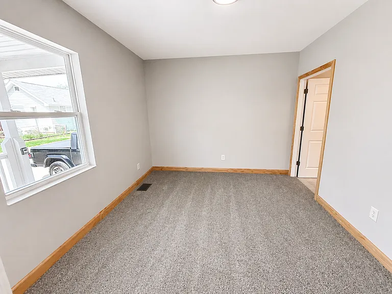378 Hawkes Ave — Photo 6