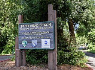 10372 Woodside Dr, Forestville, CA 95436