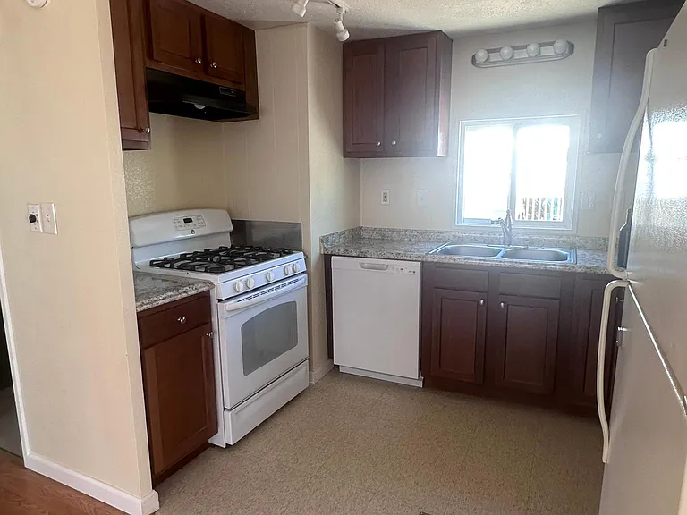 1554 N Guam St #7 — Photo 11
