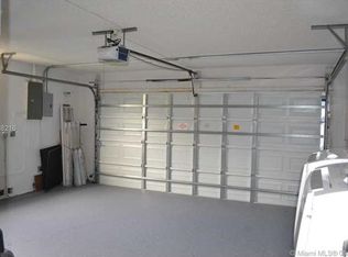 20124 NW 61st Ave, Hialeah, FL 33015